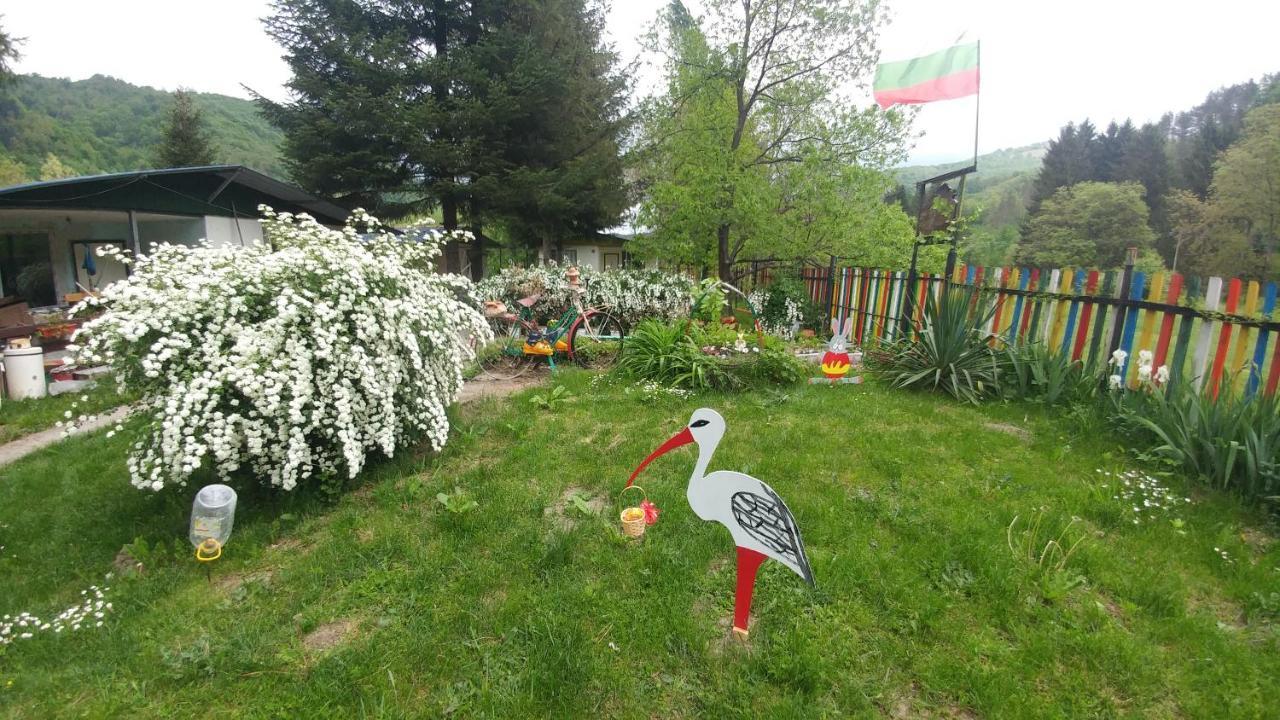 Къща за гости Дъга Cherni Osum Экстерьер фото