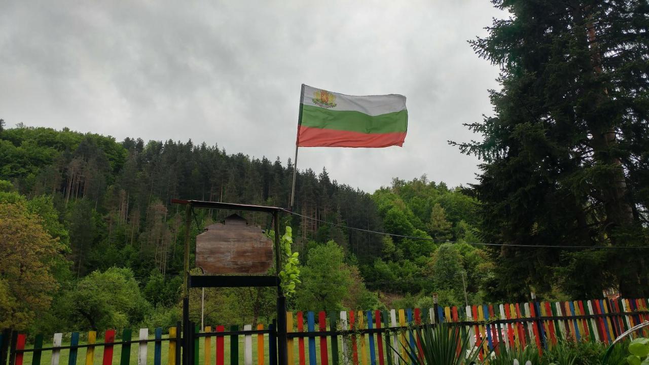 Къща за гости Дъга Cherni Osum Экстерьер фото