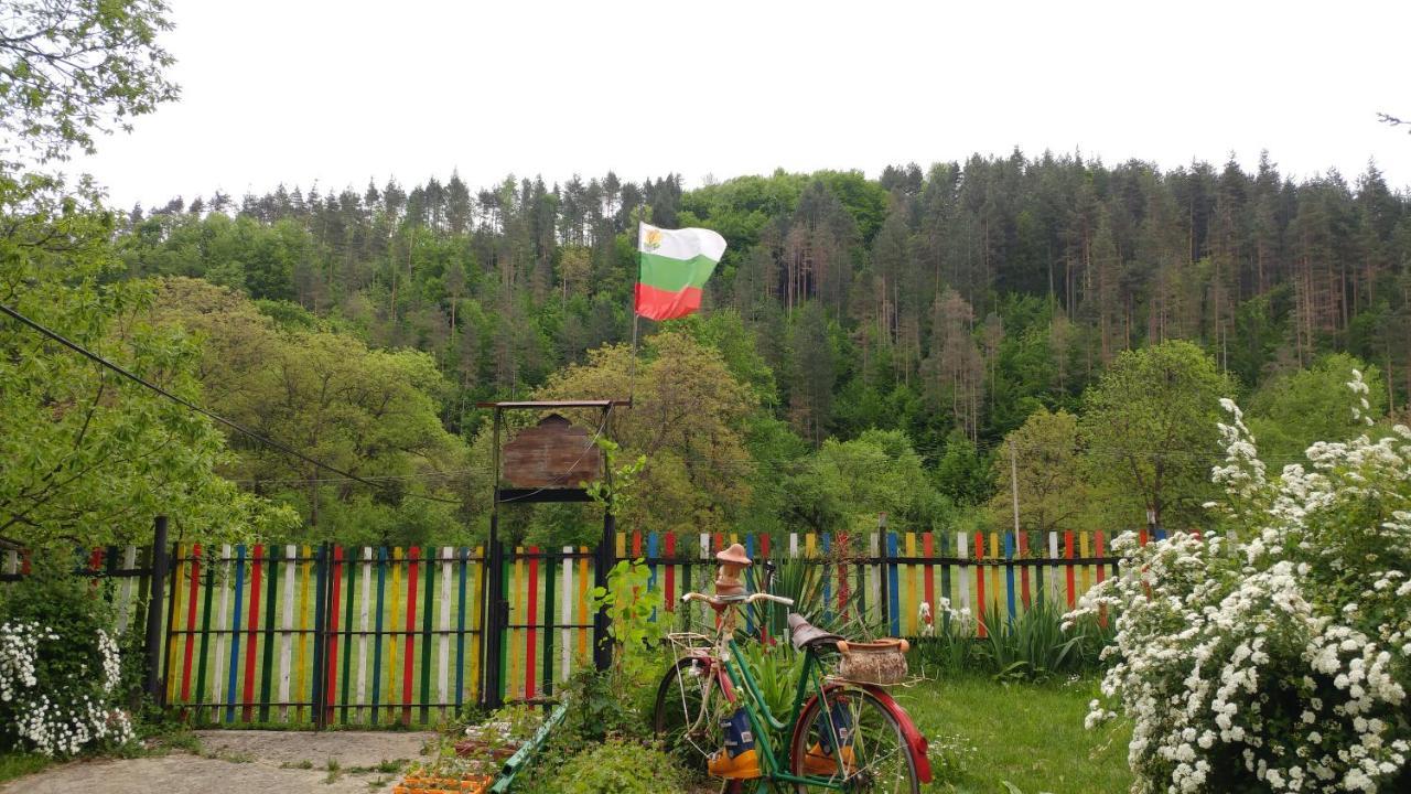 Къща за гости Дъга Cherni Osum Экстерьер фото